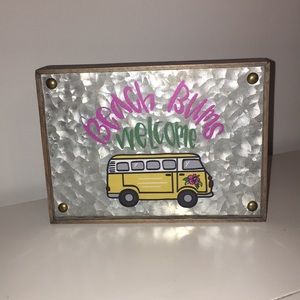 decoration piece “beach bums welcome”.